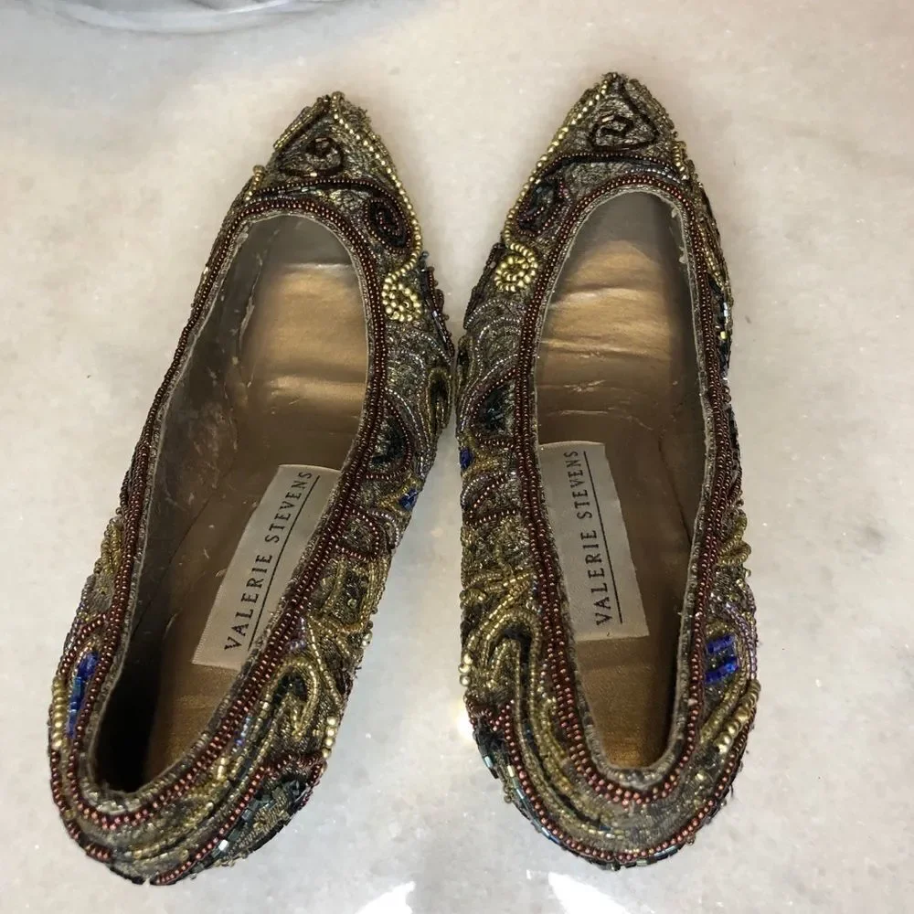 New Valerie Stevens beaded gold pumps - Picture 3 of 11